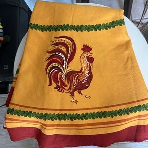Williams Sonoma New Tuscan Rooster round table cloth 100% cotton 70”